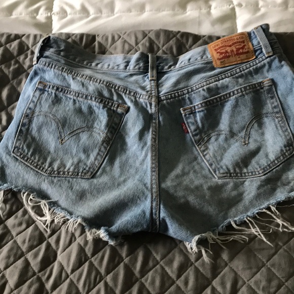 501 Levi shorts - Picture 2 of 4